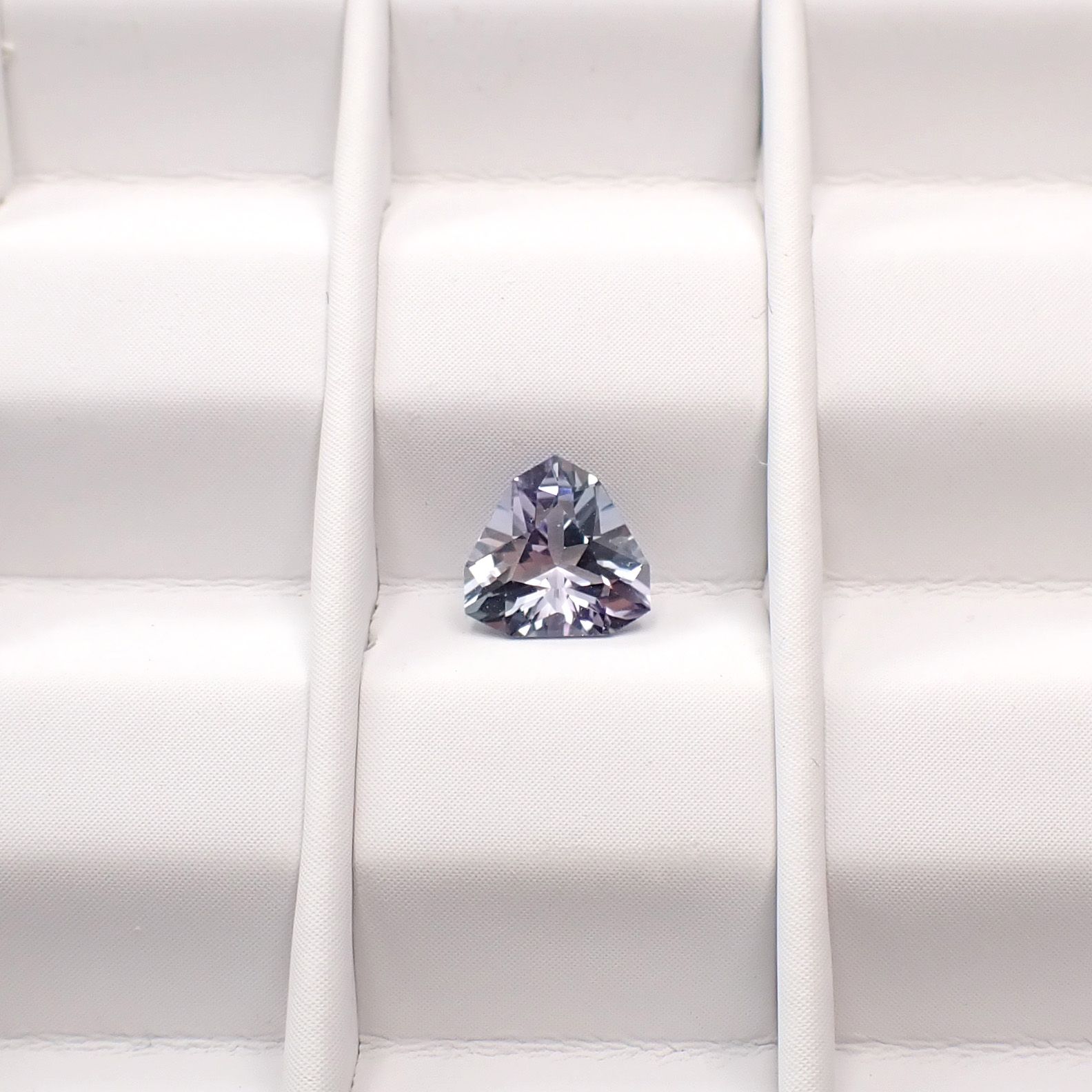 ◇カスタムカット◇タンザナイト 非加熱 タンザニア産 0.80ct / 6.1x6.2mm前後 [251031215]