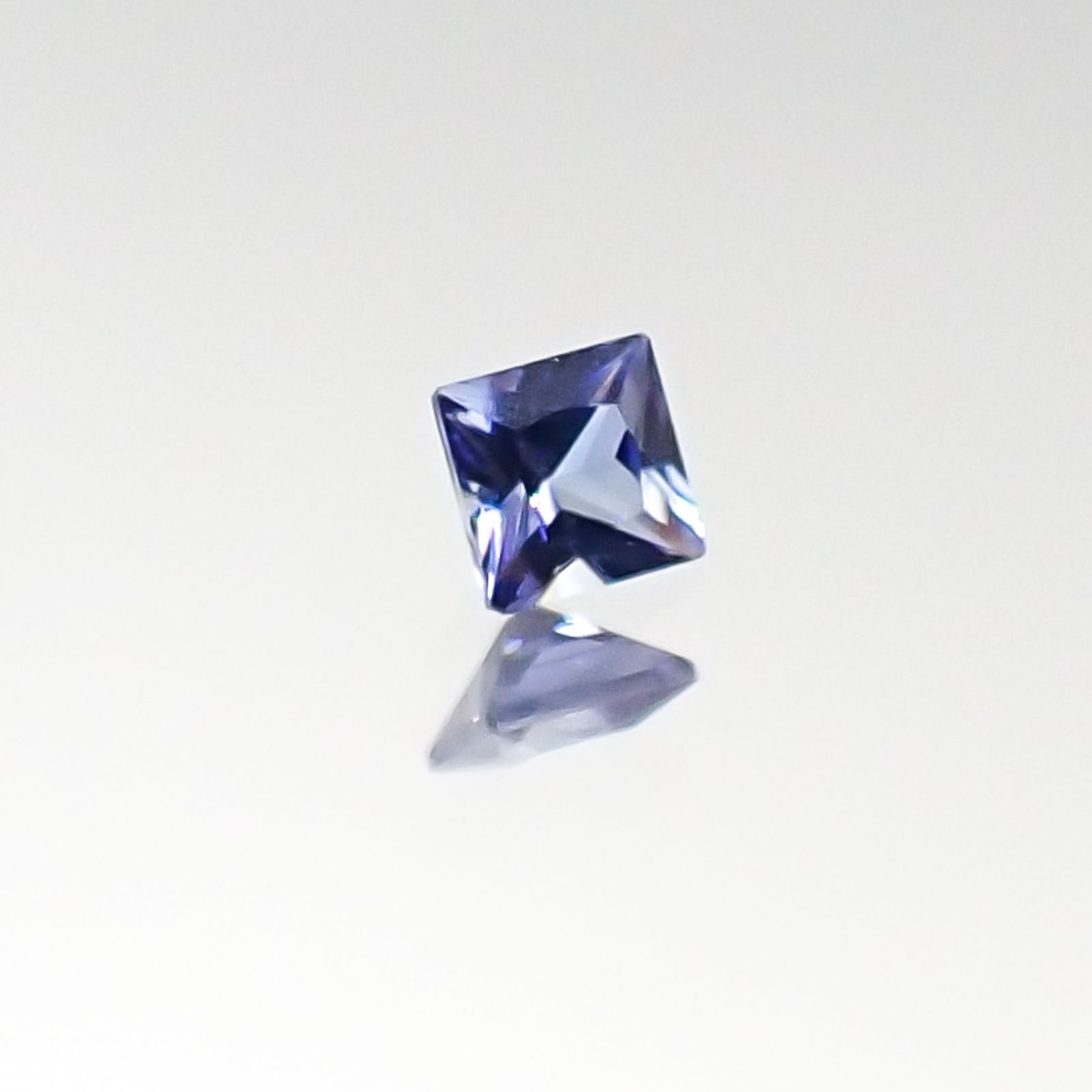 ◇プリンセスカット◇ベニトアイト アメリカ産 ルース 0.048ct[20095838]2×2mm前後