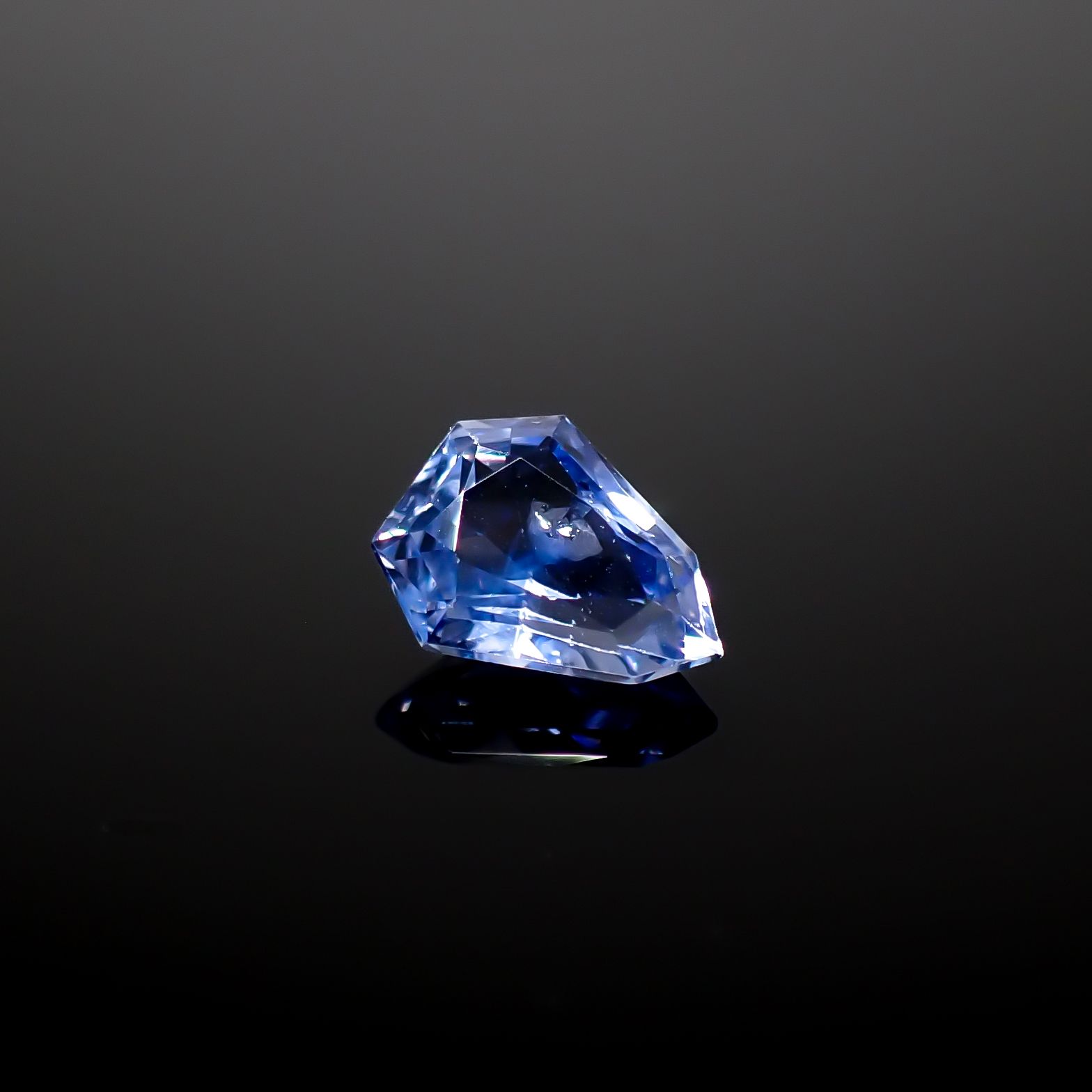 ◇カスタムカット◇サファイア スリランカ/マダガスカル産 0.80ct[240828677]6.7x5.3mm前後