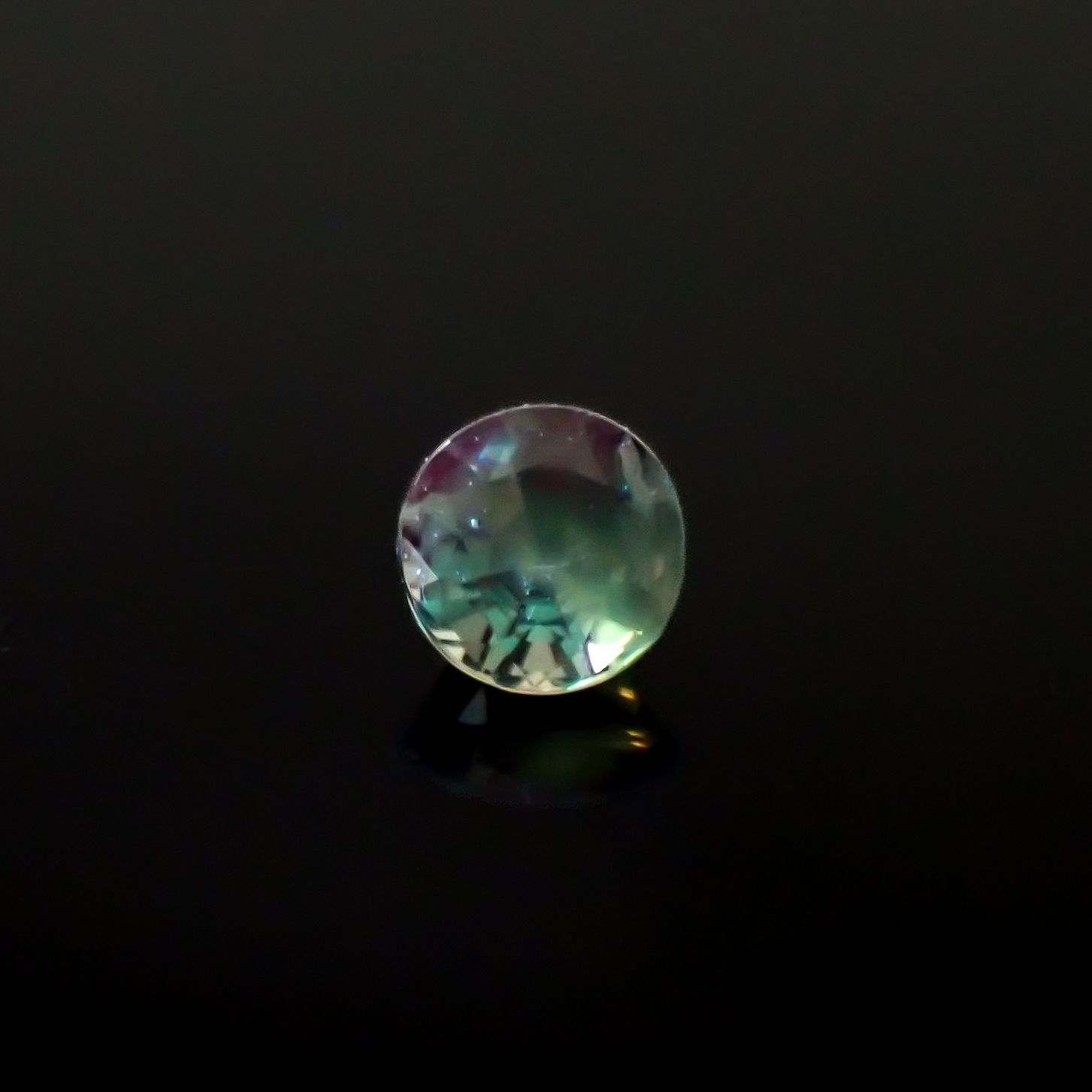 シルキーアレキサンドライト ブラジル・ミナスジェライス州ヘマチタ鉱山産 0.13ct [250129763]2.9x2.9mm前後