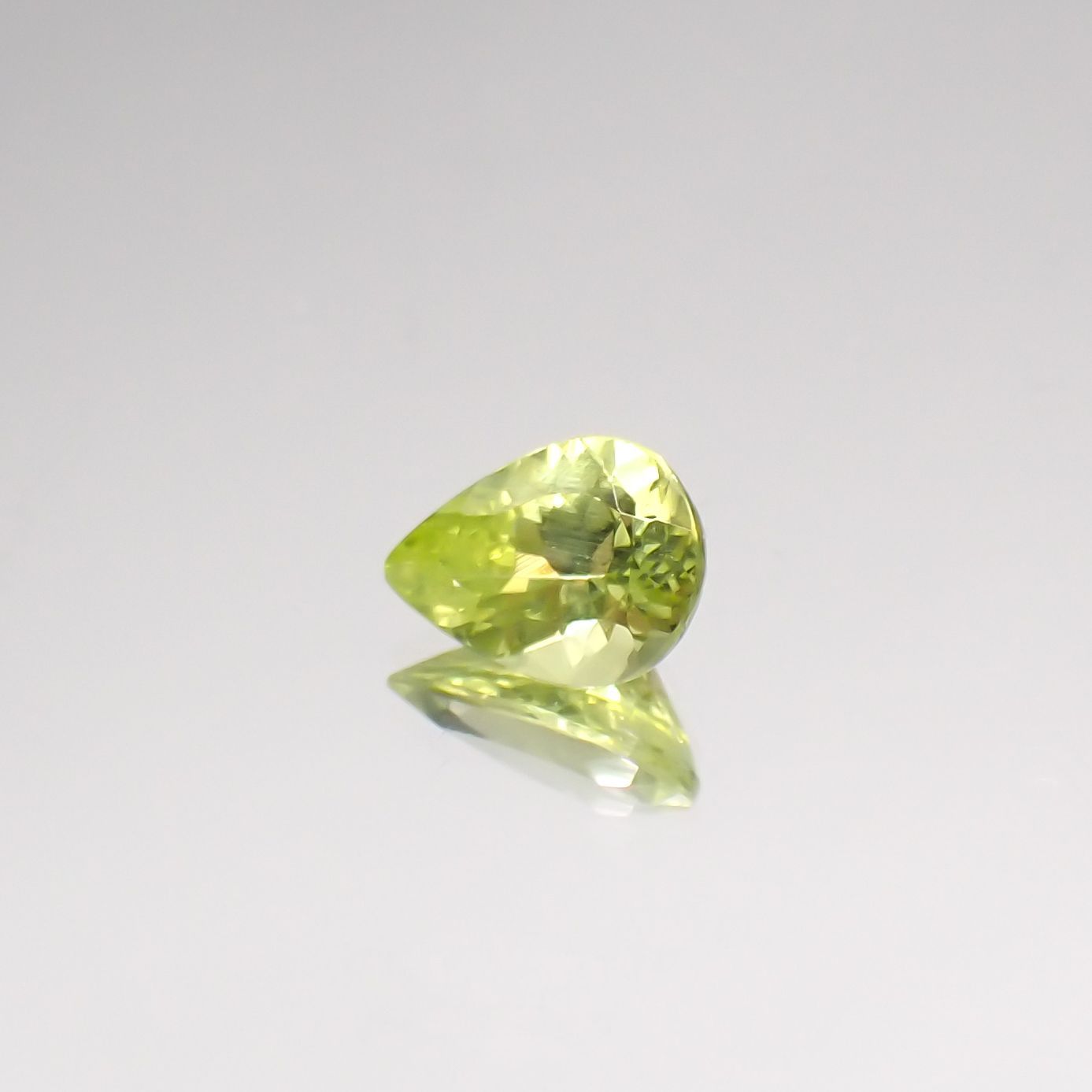 パロットクリソベリル(宝石名クリソベリル) インド産 0.81ct 識別済[210711521]7.1×5.2mm前後