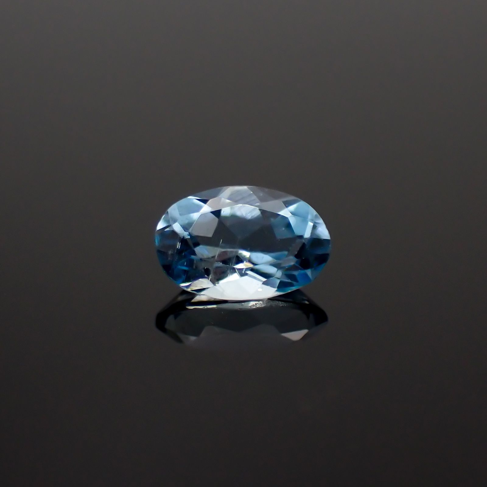 アクアマリン(宝石名アクアマリン)モザンビーク産 0.40ct 識別済[230421764]6.1x4mm前後