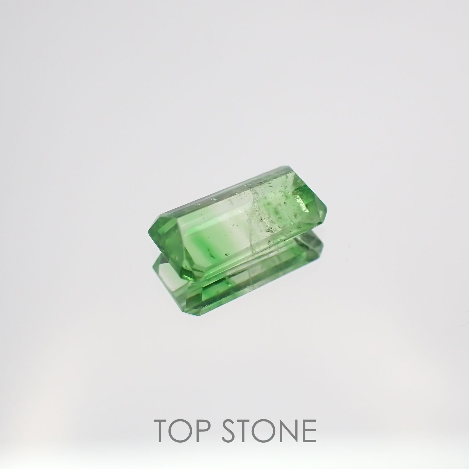 バイカラーツァボライト タンザニア産 ルース 0.78ct[210610922]7.6×4mm前後