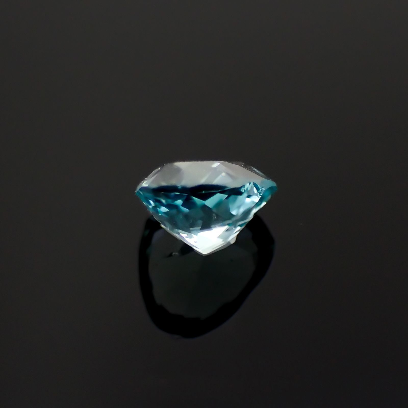 ユークレース(宝石名ブルー・ユークレース)コロンビア産 0.310ct ソ付(彩珠)[221018846]4.8x4.1mm前後