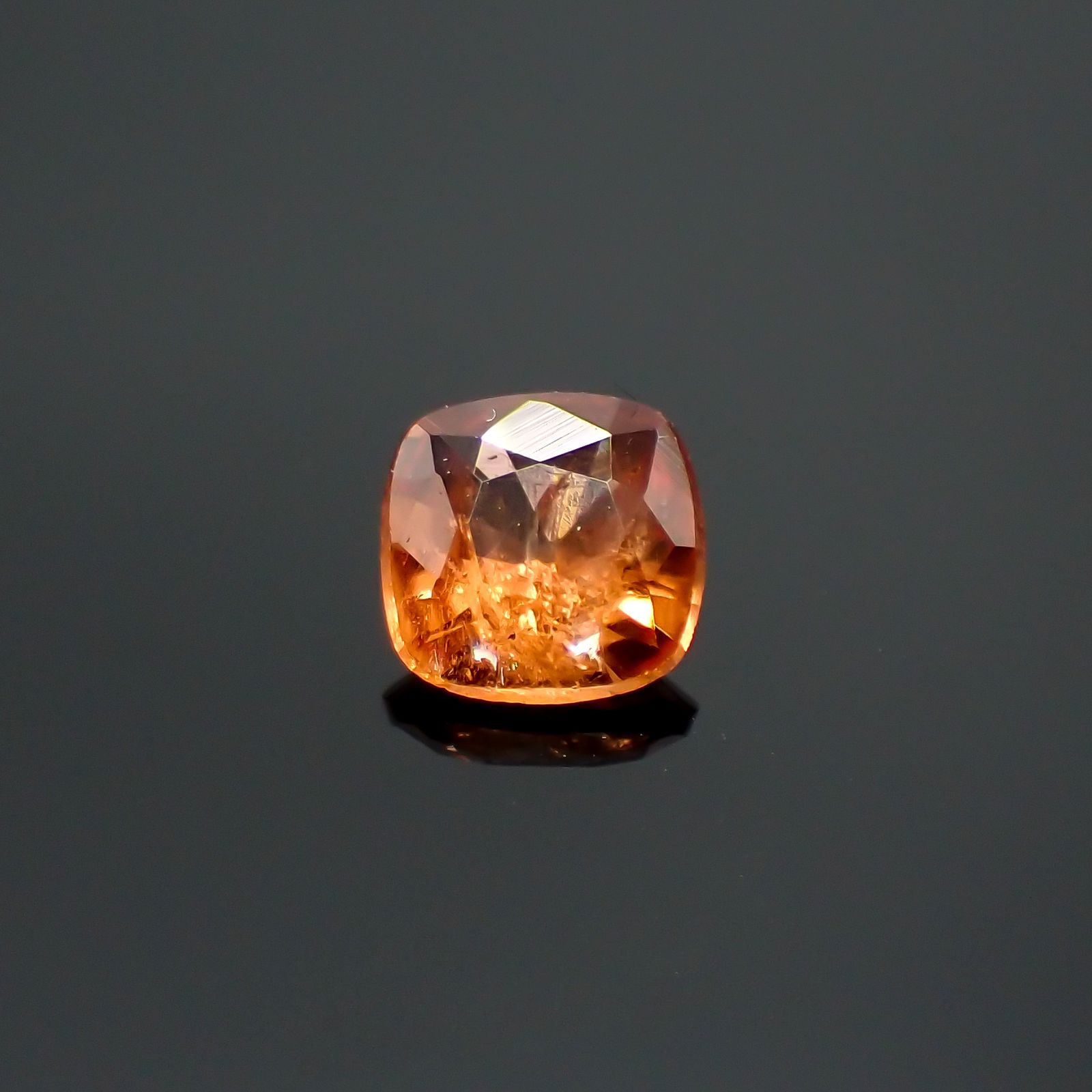 トリプライト(宝石名トリプライト) ブラジル産 0.438ct ソ付(彩珠)[210812513]4.6×4.6mm前後