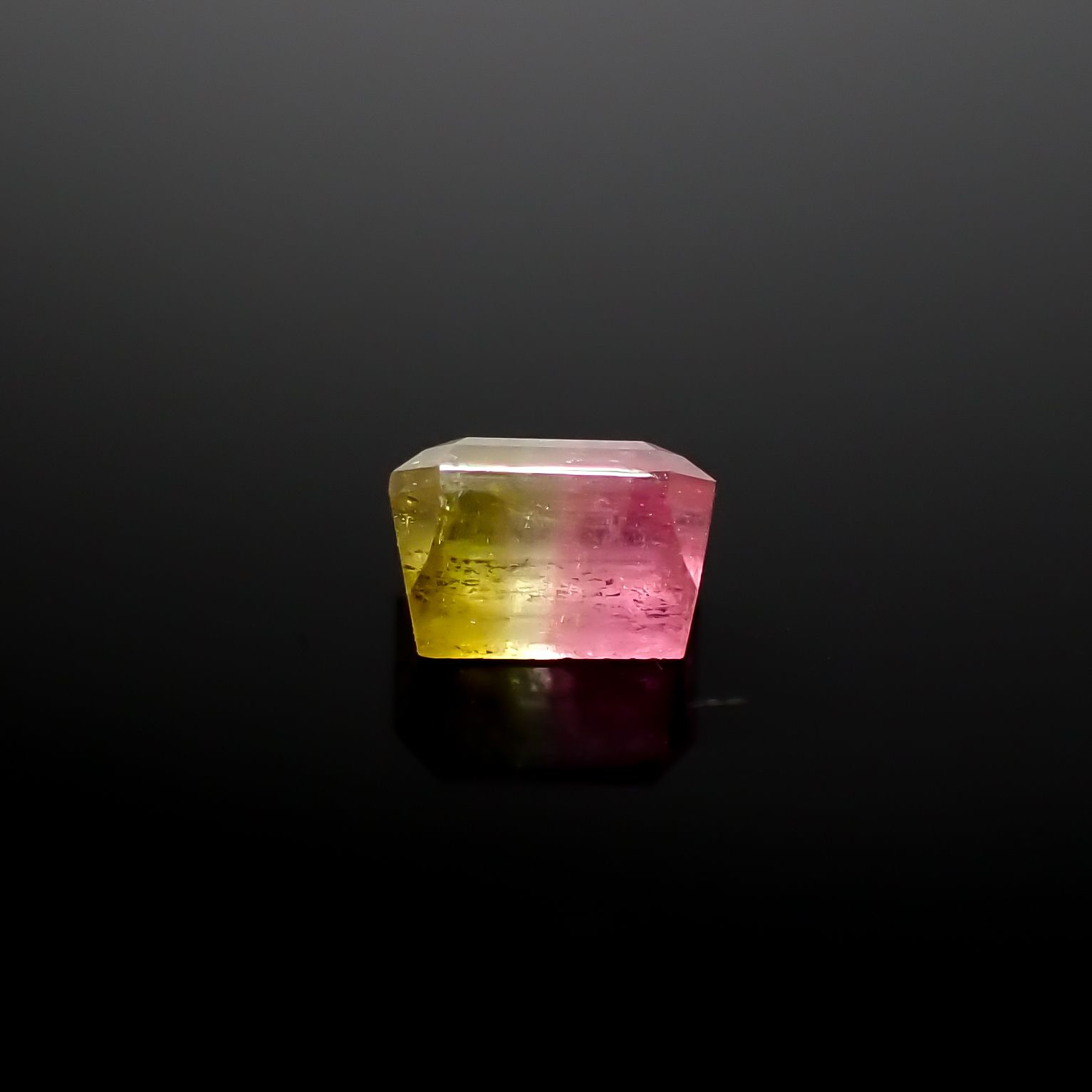 バイカラートルマリン アフガニスタン産 0.68ct [241029405]5.3x4mm前後