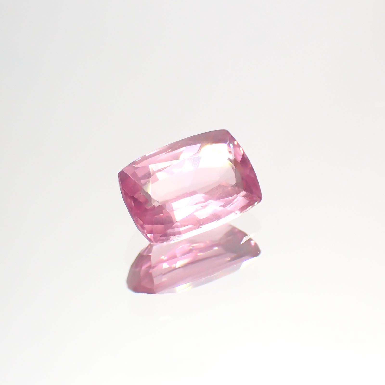 ピンクスピネル(宝石名ピンク・スピネル)タンザニア産 1.120ct ソ付(彩珠)[230722569]7.3x5mm前後