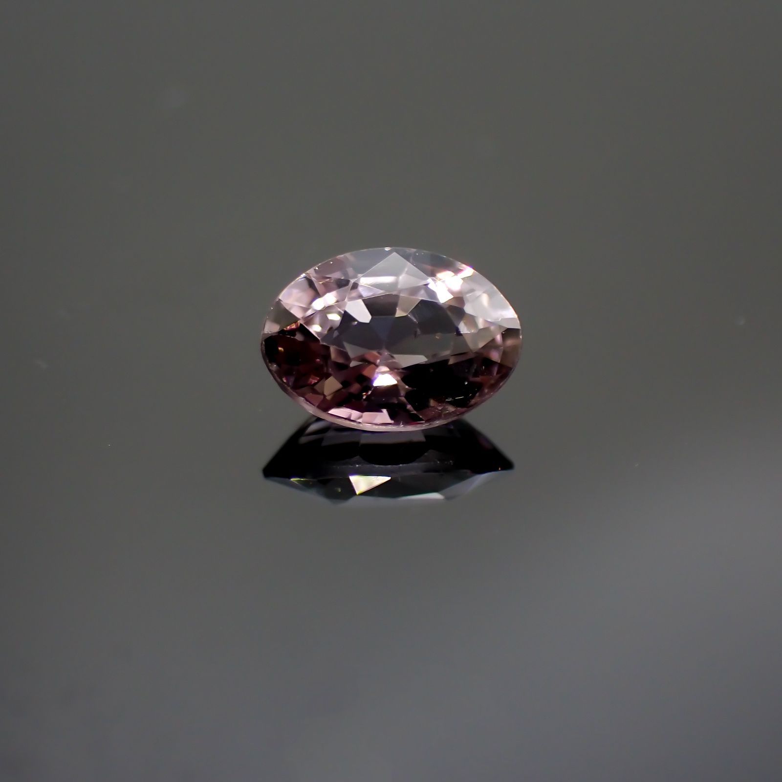 バイオレットスピネル(宝石名スピネル)ビルマ産 0.90ct 識別済[220113921]7x5.1mm前後