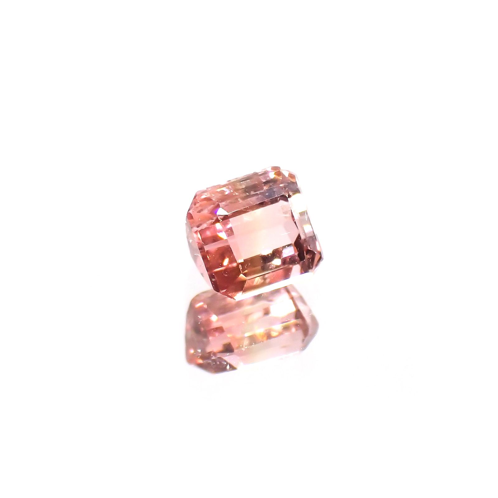 ローズピンクトルマリン(宝石名ピンク・トルマリン)ブラジル/アフリカ産 0.65ct 識別済[220114856]4.6x4.4mm前後