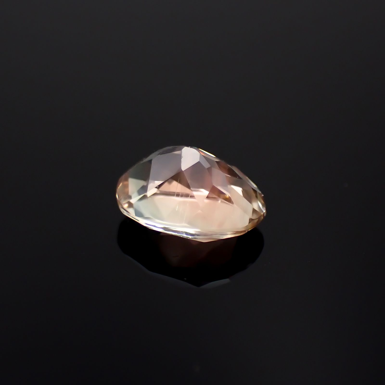 バイカラーオレゴンサンストーン(宝石名バイカラー・ラブラドライト)アメリカ・オレゴン州産 1.49ct 識別済[230722722]8.4x6.7mm前後