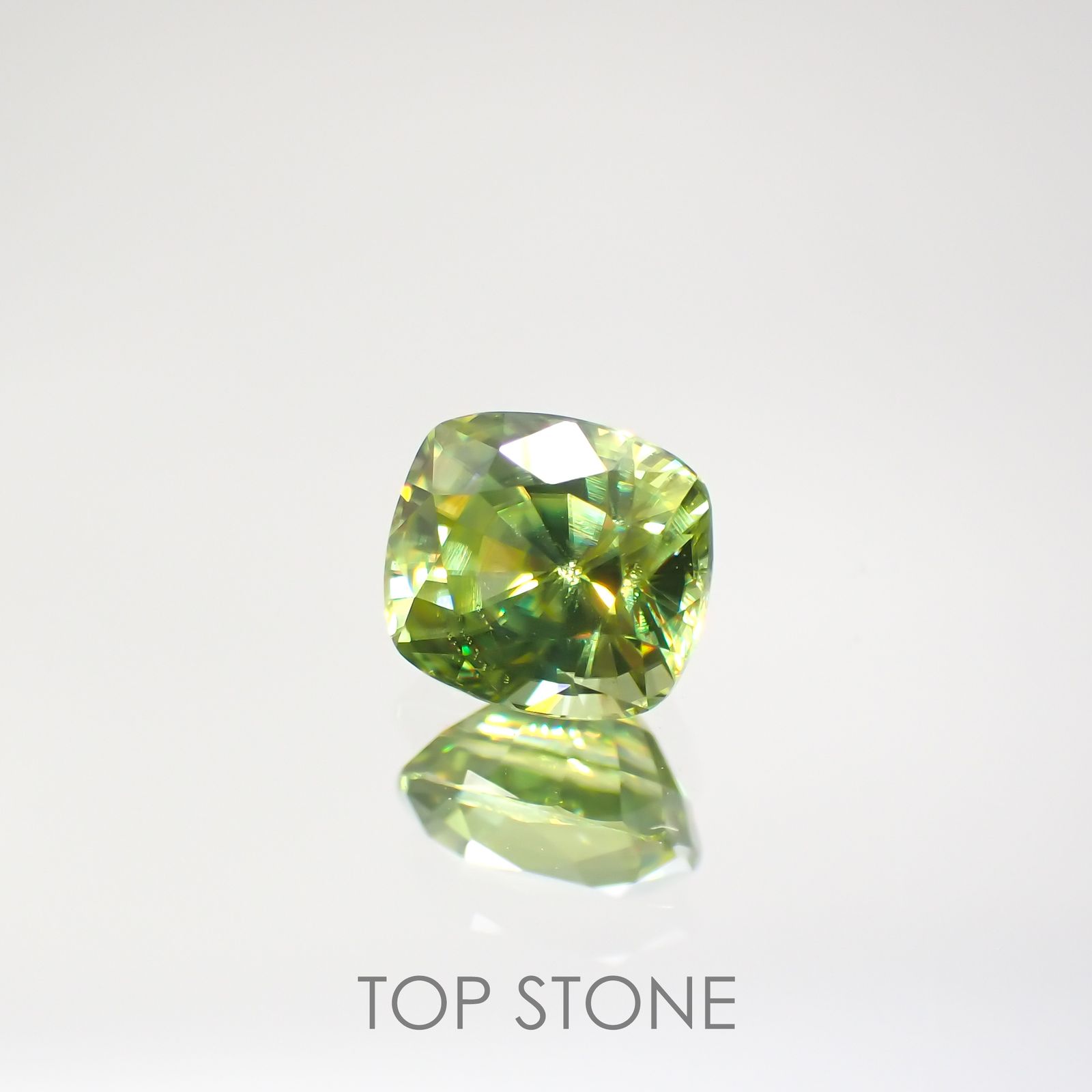 スフェーン マダガスカル産 ルース 0.94ct[210712007]5.8×5.1mm前後