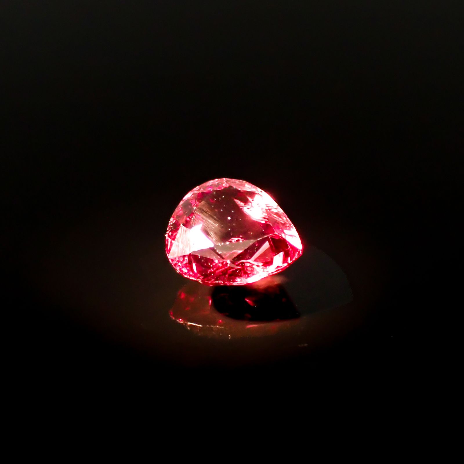 カラーシフト マラヤガーネット(宝石名パイロープ スペサルティン アルマンディン・ガーネット) タンザニア産 2.028ct ソ付(彩珠)[210711874]7.9×7.3mm前後