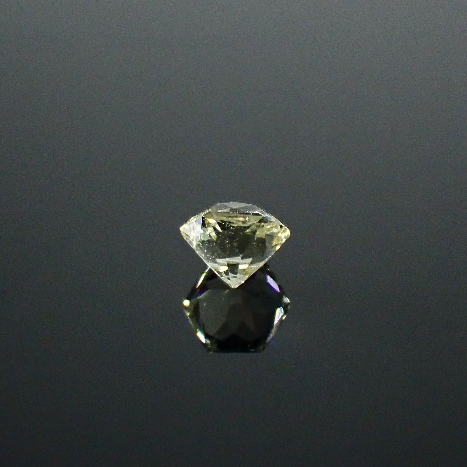 ◇ヘキサゴンカット◇コーネルピン スリランカ産 0.48ct / 4.5x4.3mm前後 [251031237]