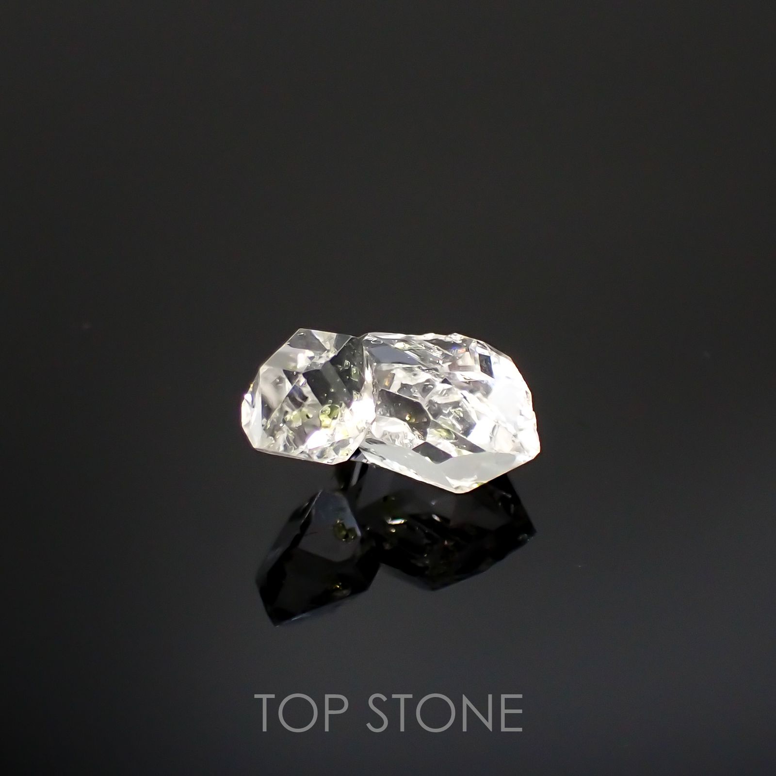 オイルインクォーツ原石 パキスタン産 2.70ct[220115465]11.1x10.5mm前後