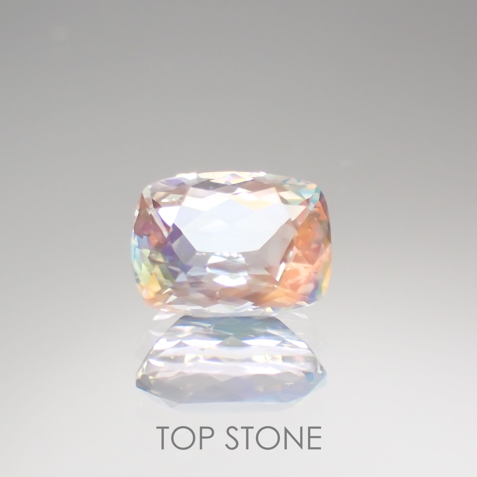 レインボームーンストーン(宝石名ラブラドライト) マダガスカル産 1.598ct ソ付(彩珠)[210711771]8.4×6.3mm前後
