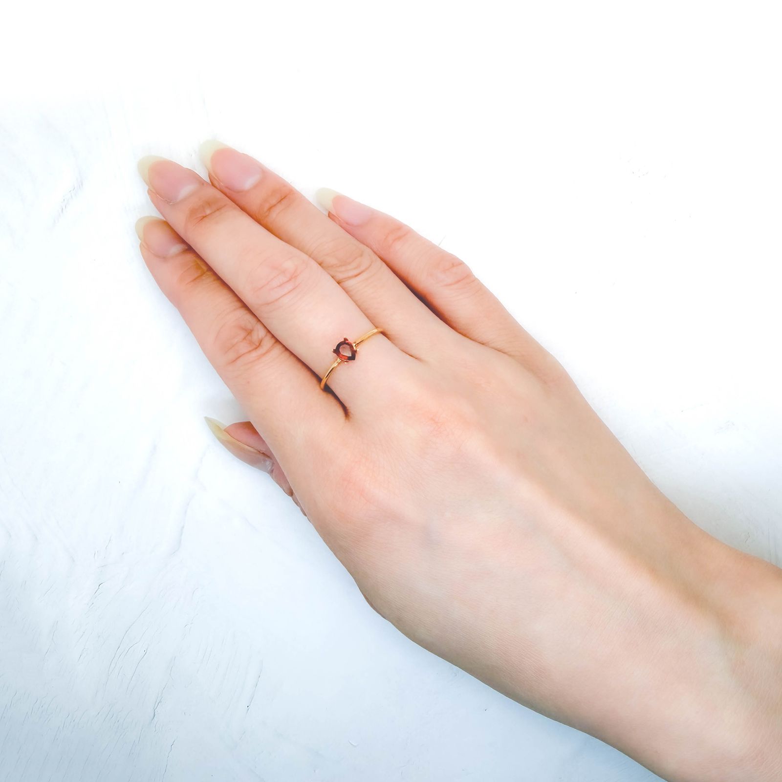 レッドスピネル(宝石名レッド・スピネル)タンザニア産 識別済 0.27ct / 5x3.9mm前後 [260732566]
