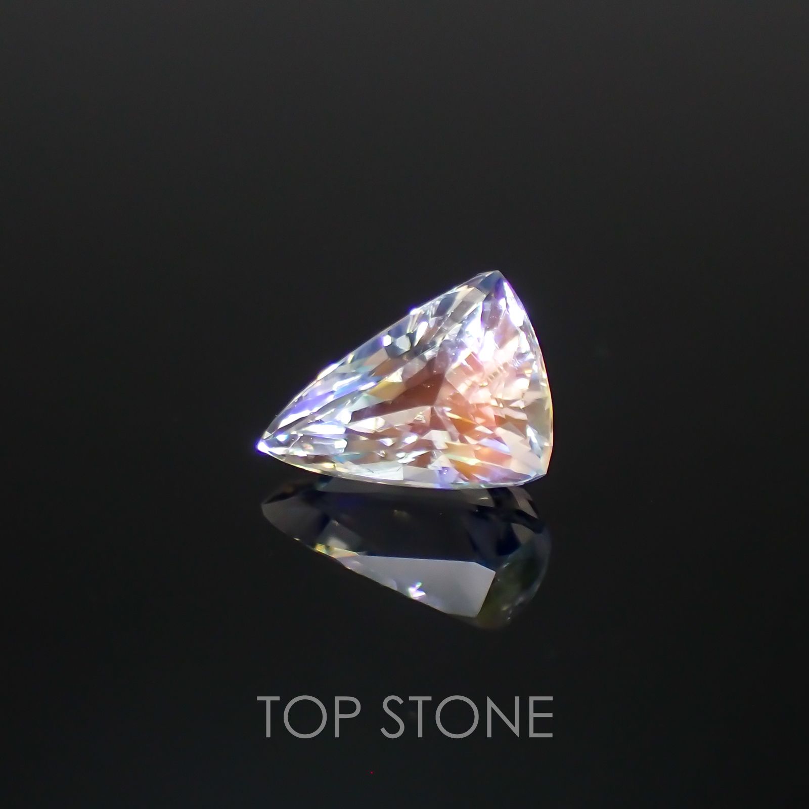 レインボームーンストーン(アンデシンラブラドライト) マダガスカル産 ルース 0.47ct[210310125]6.2×4.5mm前後