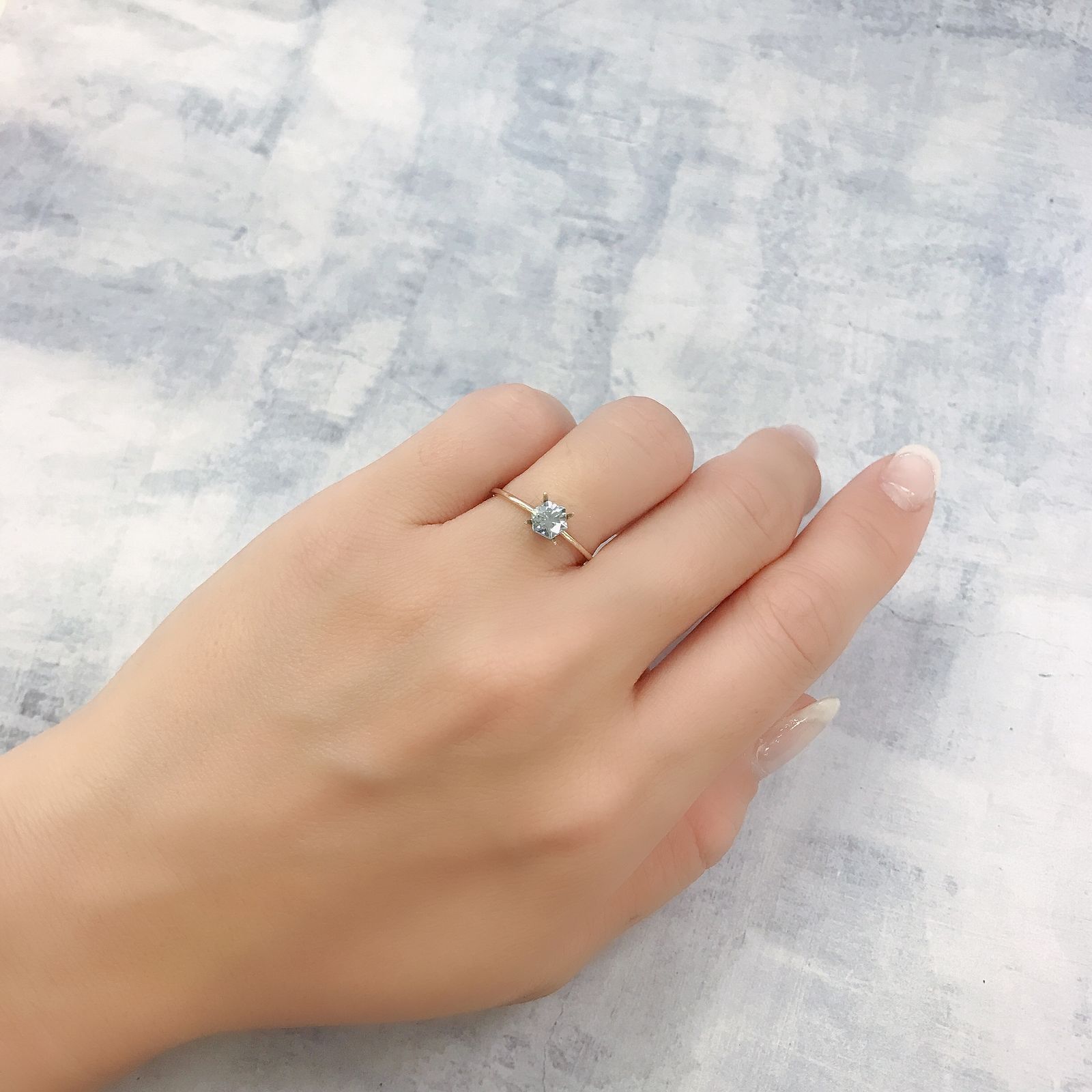 ◇ヘキサゴンカット◇アイスブルージルコン(宝石名ジルコン)カンボジア産 0.80ct 識別済[220717168]4.8x4.8mm前後