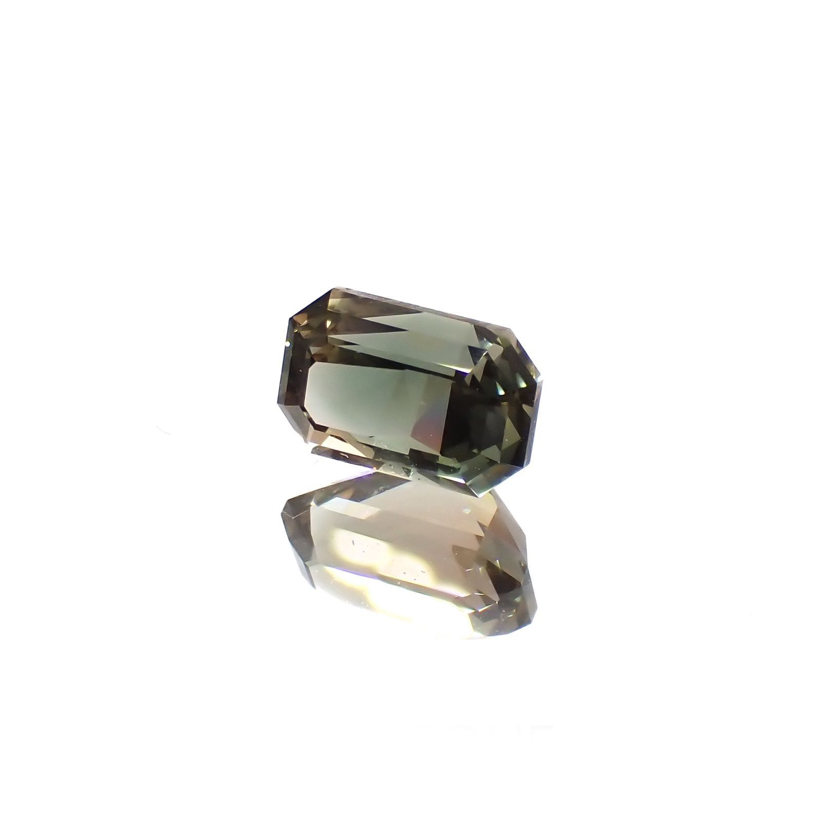 バイカラーオレゴンサンストーン(宝石名ラブラドライト)アメリカ・オレゴン州産 識別済 1.45ct / 7.8x5.1mm前後 [220616268]