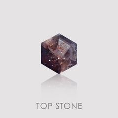 ◇ヘキサゴンカット◇ブラッドショットアイオライトSA(宝石名アベンチュリン・アイオライト) インド産 0.82ct 識別済[210210082]6.1×6mm前後