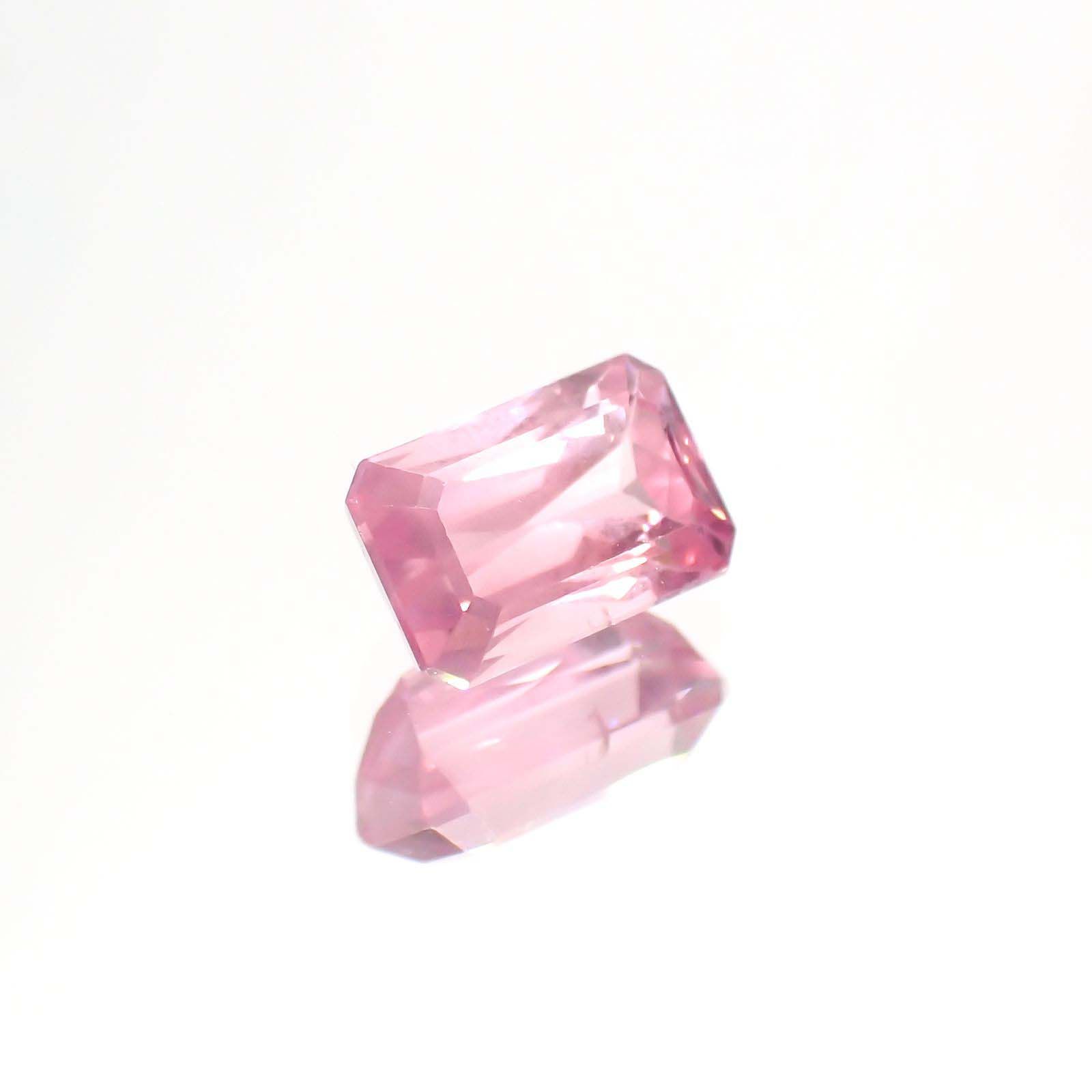 ピンクスピネル(宝石名ピンク・スピネル)タンザニア産 1.486ct ソ付(彩珠)[230722576]7.4x4.8mm前後