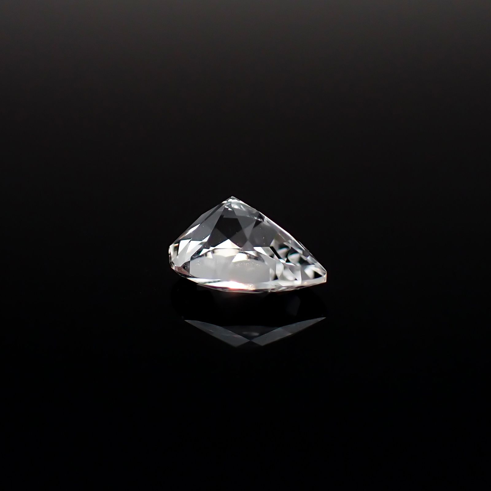 フェナカイト ロシア・マリシェボ鉱山産 0.79ct / 7.4x5.4mm前後 [260632433]