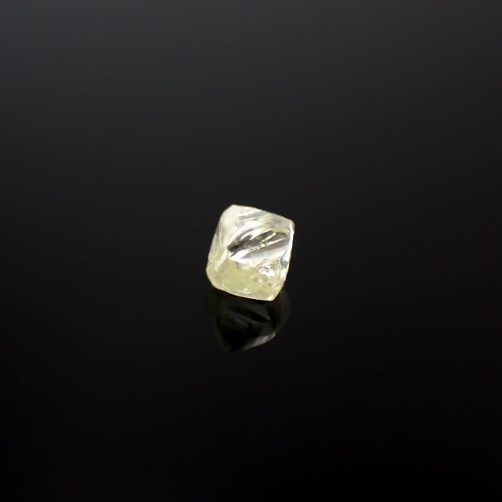 ソーヤブルダイヤモンド 原石 0.17ct[240326745]3.3x2.9mm前後