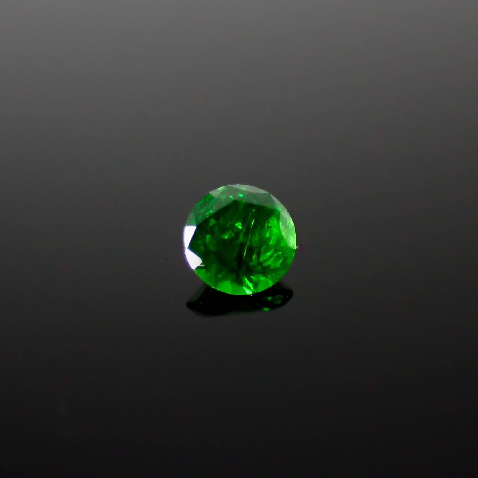 デマントイドガーネット ロシア産 0.14ct[240628271]3.2x3.2mm前後