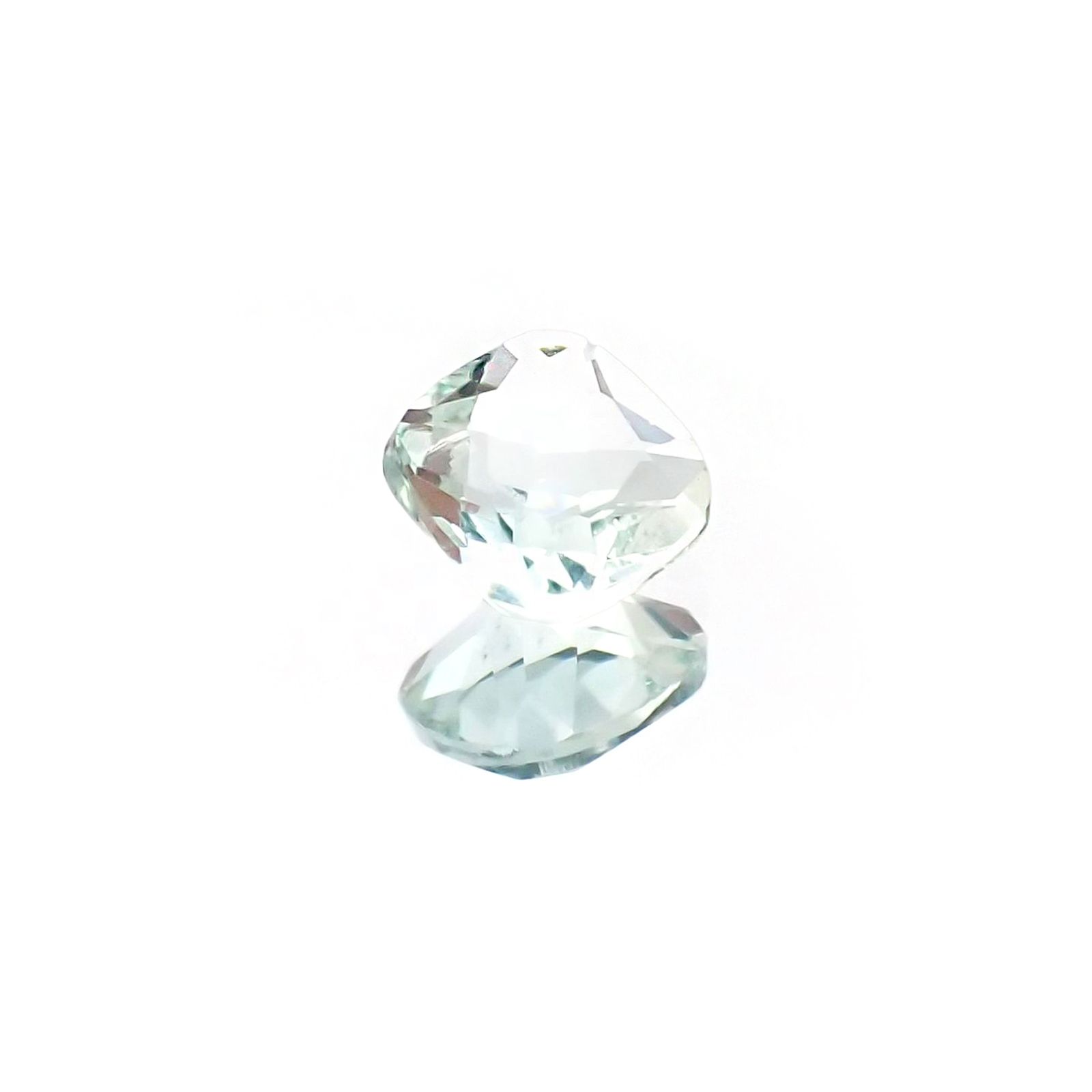 ミントベリル(宝石名グリーン・ベリル)ブラジル産 識別済 0.26ct / 4x4mm前後 [231024020]