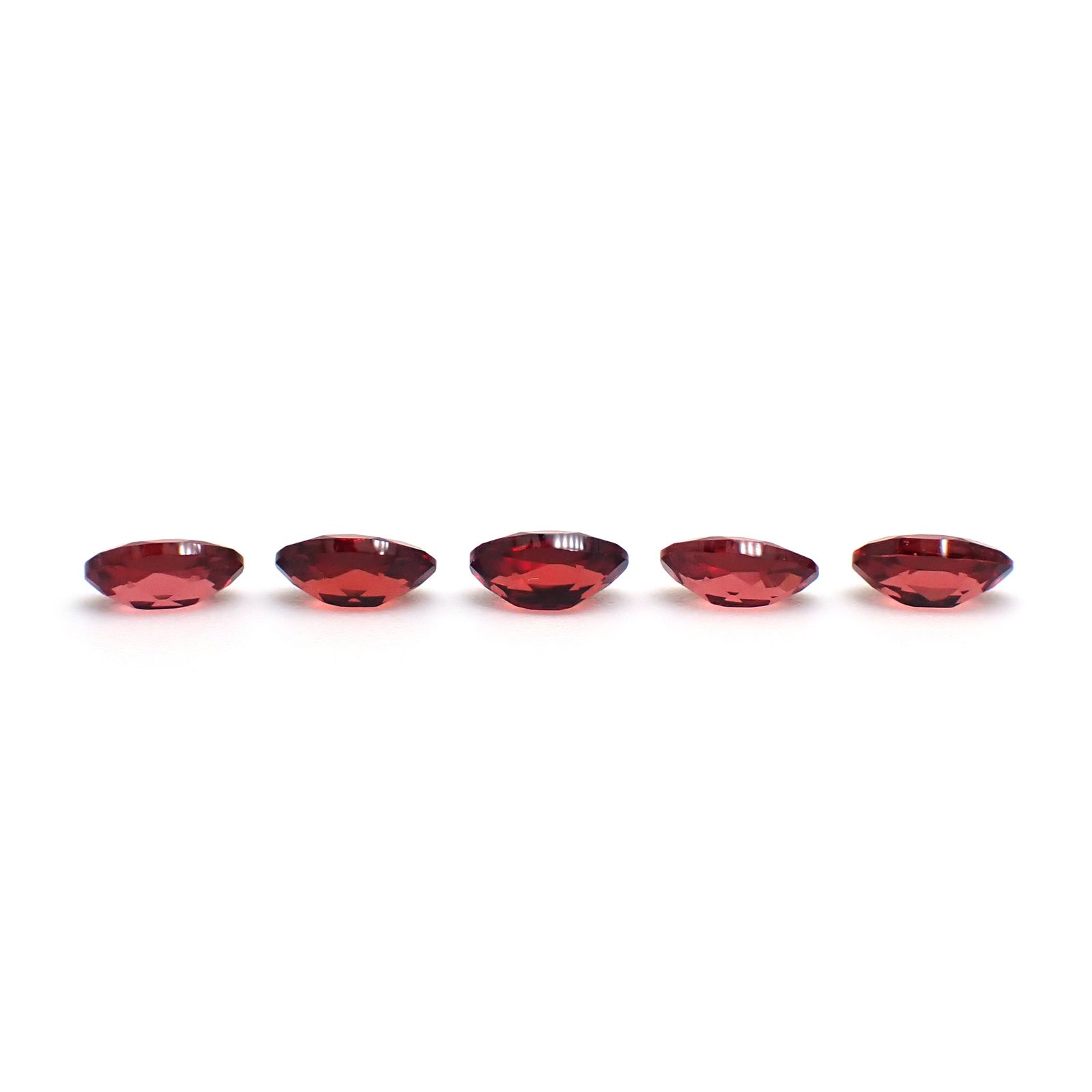 ◇ランダムセレクト◇パイロープアルマンディンガーネット モザンビーク産 約0.28ct / 5x3mm前後 [260532207-PAC]