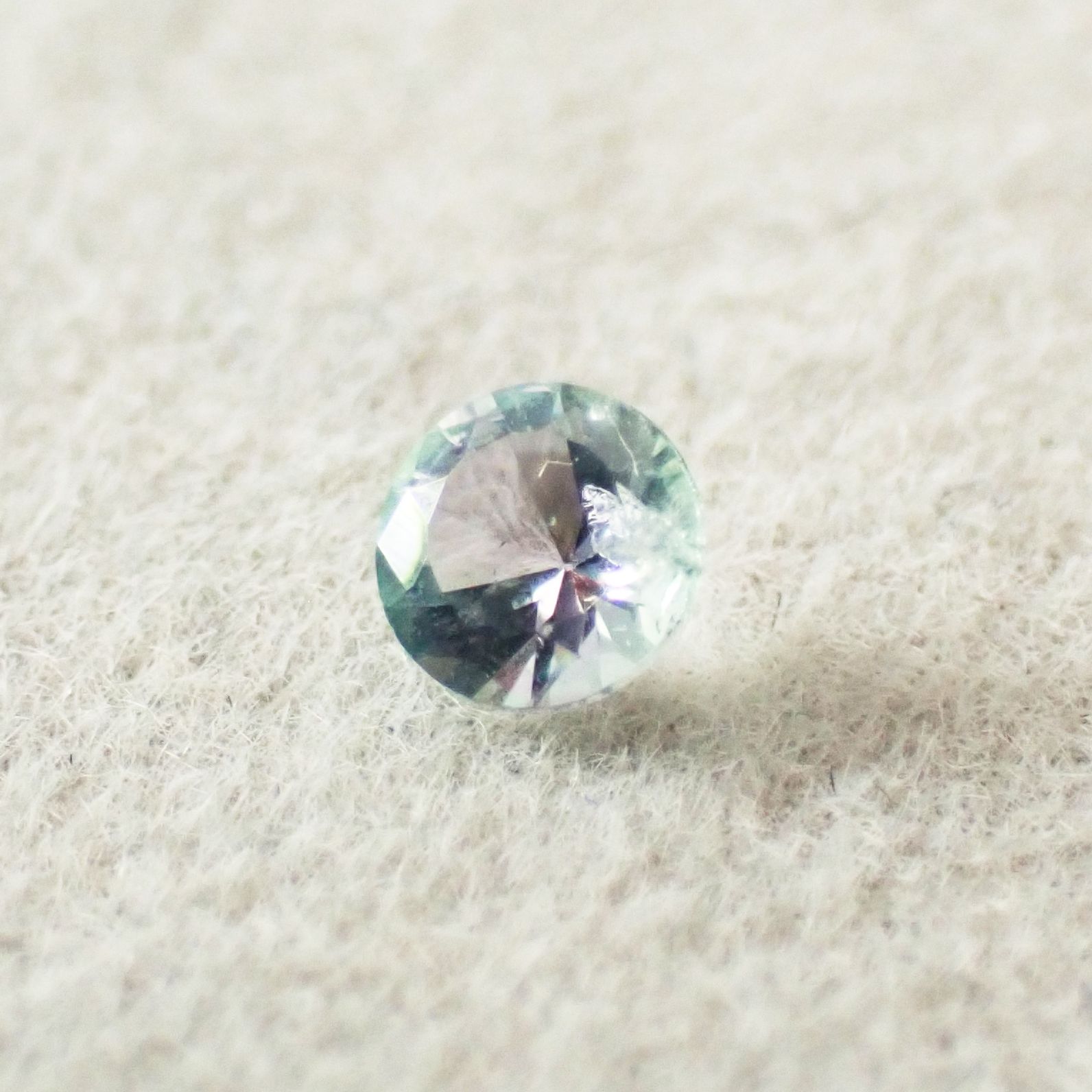 ブルーグリーンコーネルピン(宝石名コーネルピン)タンザニア産 識別済 0.12ct / 3x3mm前後 [251019241]