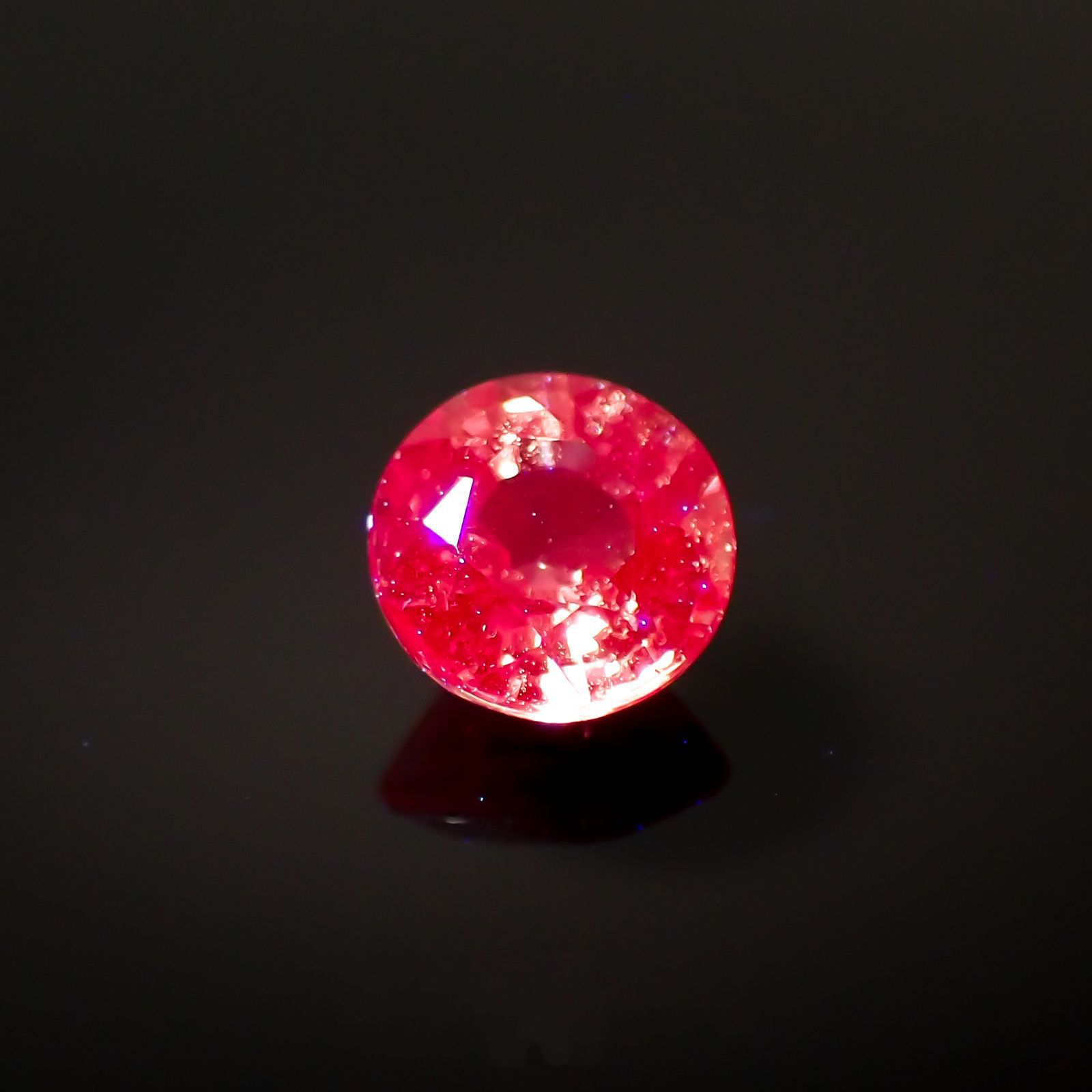 パパラチャサファイア(宝石名サファイア/別名パパラチャ・サファイア)スリランカ産 0.349ct DGL鑑付[220113943]4.03x4.09mm前後