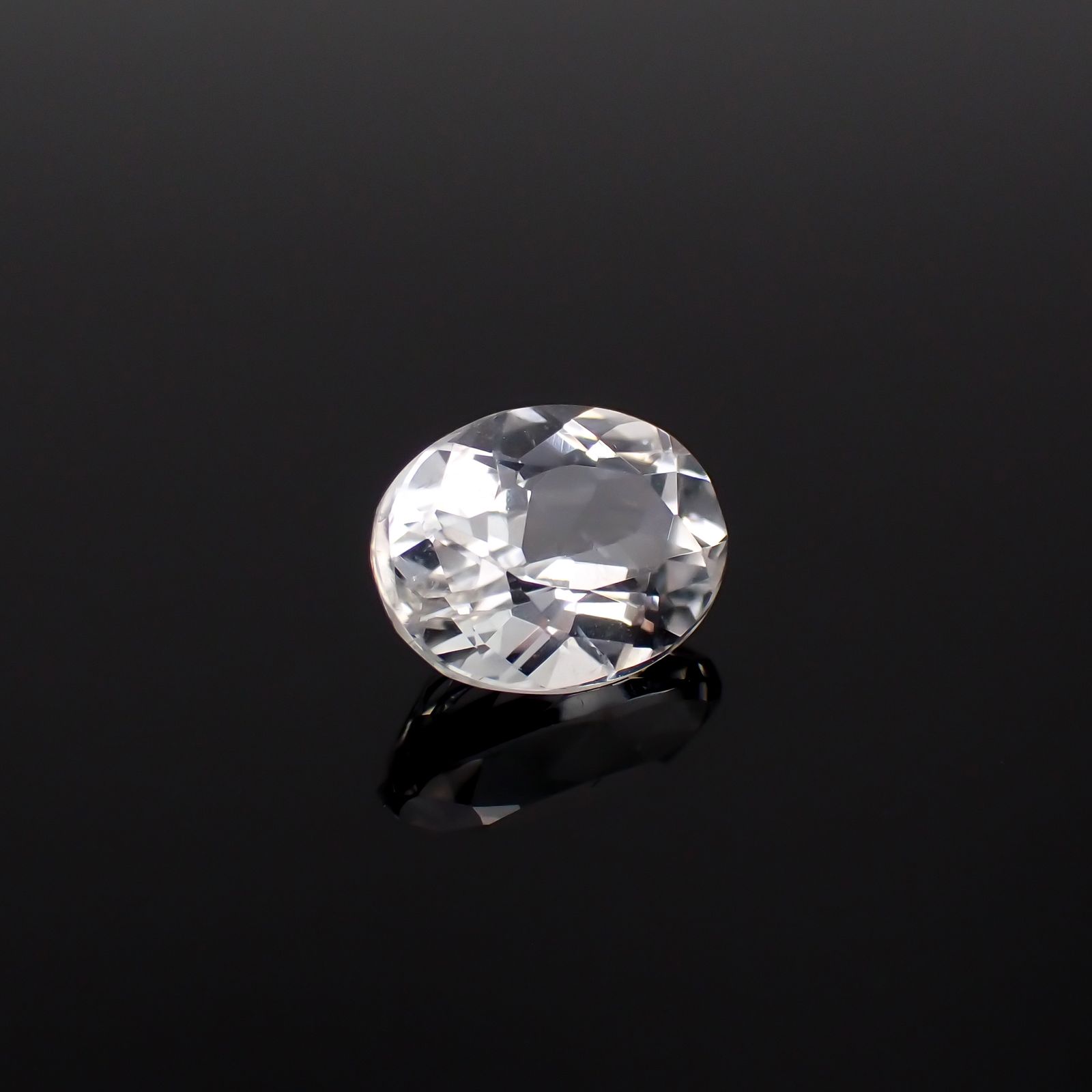 カラーレススポジュミン(宝石名ホワイト・スポジュミン)ブラジル産 1.37ct 識別済[231023803]7.8x6mm前後