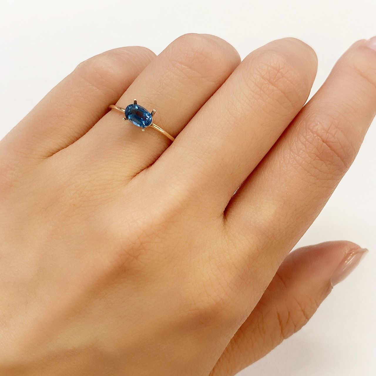 オーシャンブルーカイヤナイト インド産 ルース 0.58ct[210711427]6.1×4mm前後