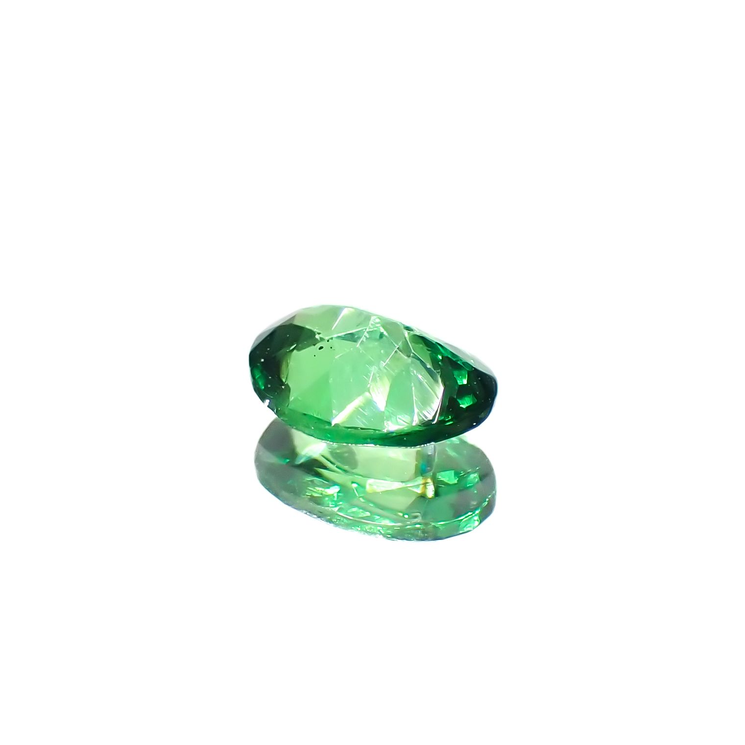ツァボライト(宝石名グリーン グロッシュラー・ガーネット)タンザニア産 0.30ct 識別済[231224568]5x3.8mm前後