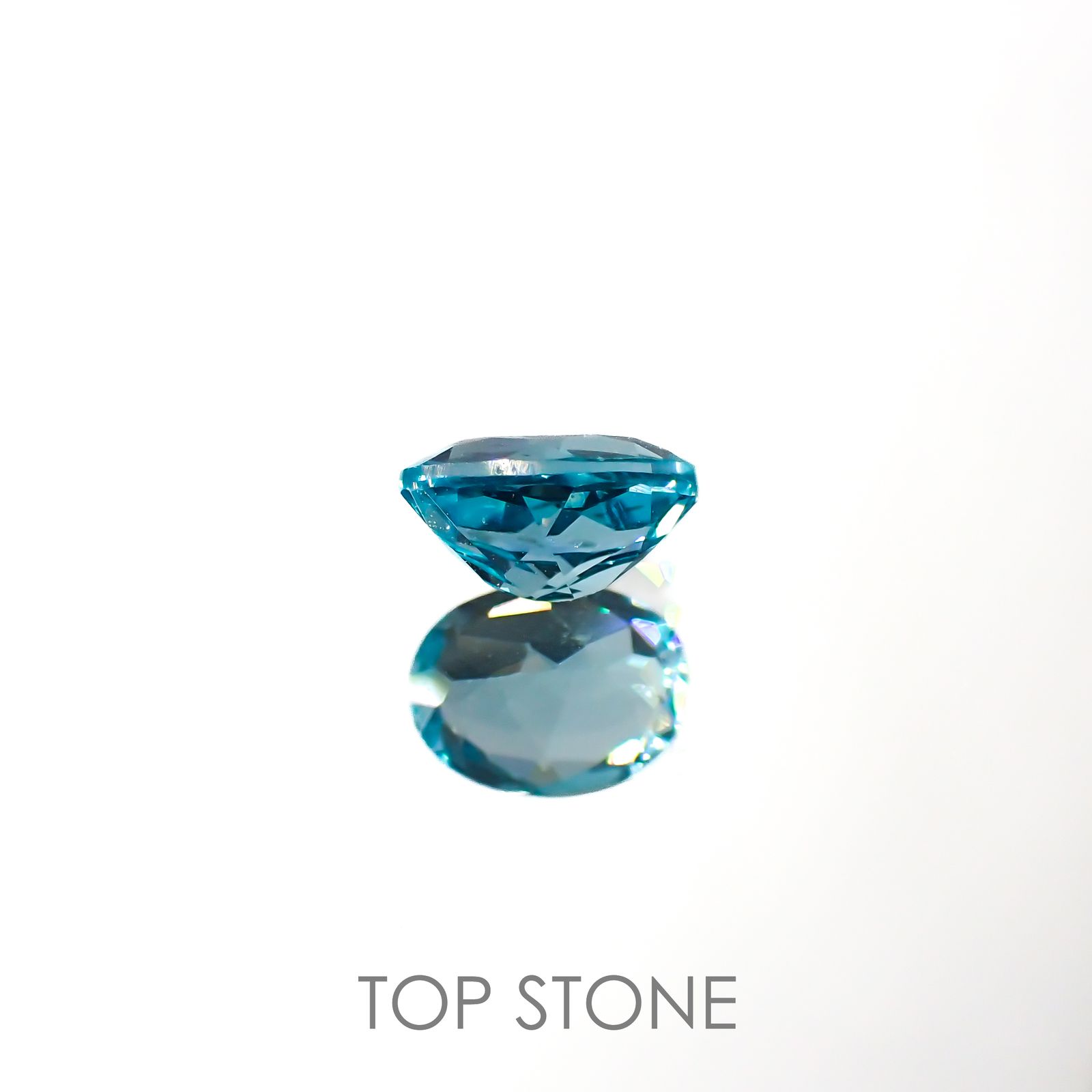 アパタイト(宝石名アパタイト)マダガスカル産 0.66ct 識別済[220616387]6.2x4.6mm前後