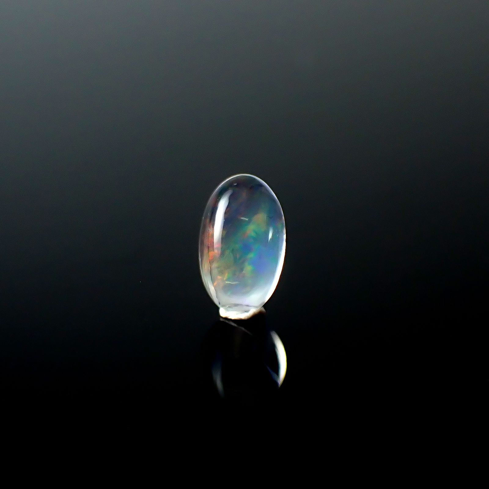 ウォーターオパール メキシコ産 0.40ct / 7.1x4.3mm前後 [250931001]