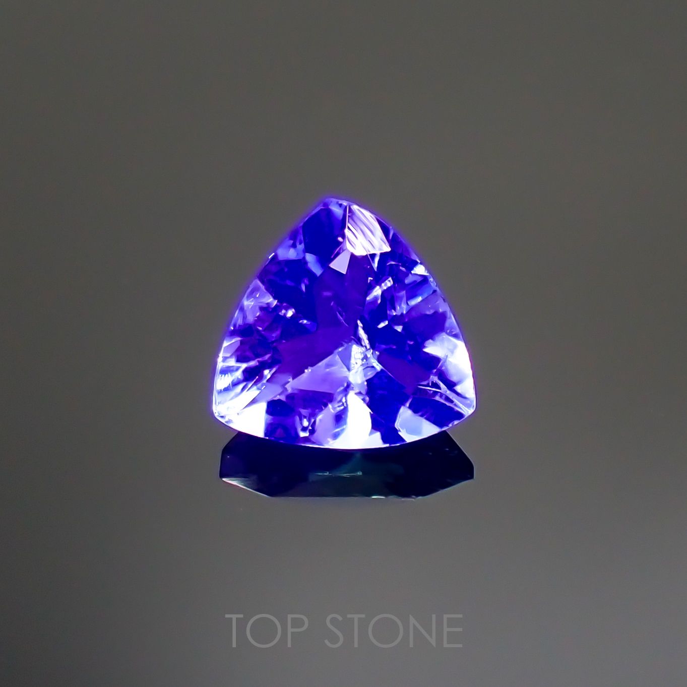 フローライト フルオレッセンス(宝石名フルオライト)イギリス・ロジャリー鉱山産 1.1ct 識別済[211113778]6.8x6.9mm前後