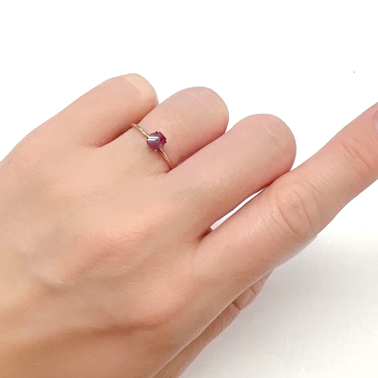 ◇バフカット◇レッドベリル/ピンクベリル アメリカ・ユタ州産 0.28ct[240326678]4.6x4.4mm前後