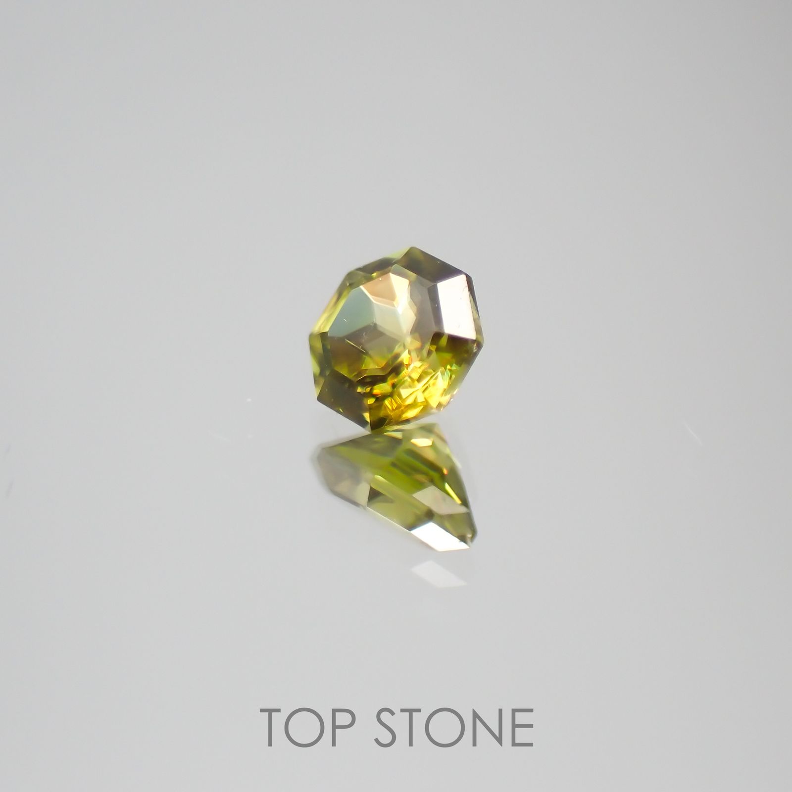 ◇オクタゴンカット◇スフェーン マダガスカル産 ルース 0.12ct[210610961]2.8×2.9mm前後