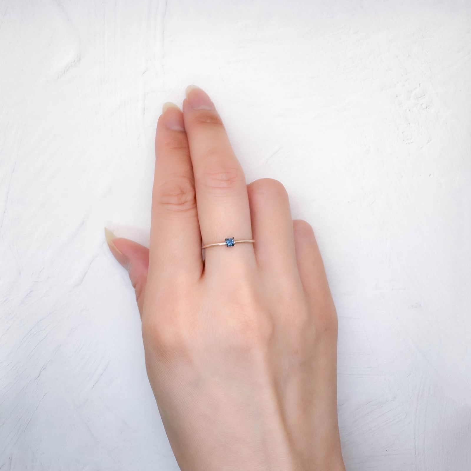 ガーナイト ナイジェリア産 0.10ct / 2.5x2.5mm前後 [250730662]