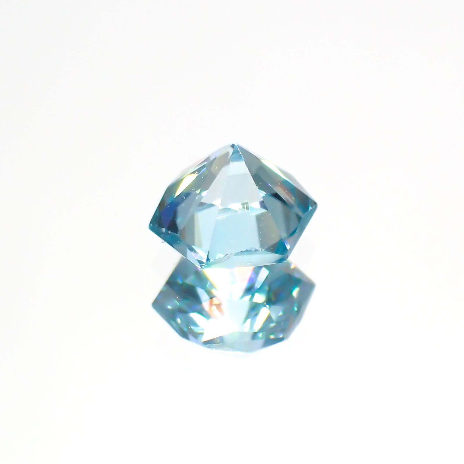 ◇ヘキサゴンカット◇ブルージルコン(宝石名ジルコン) カンボジア産 0.86ct 識別済[211013361]5×4.8mm前後