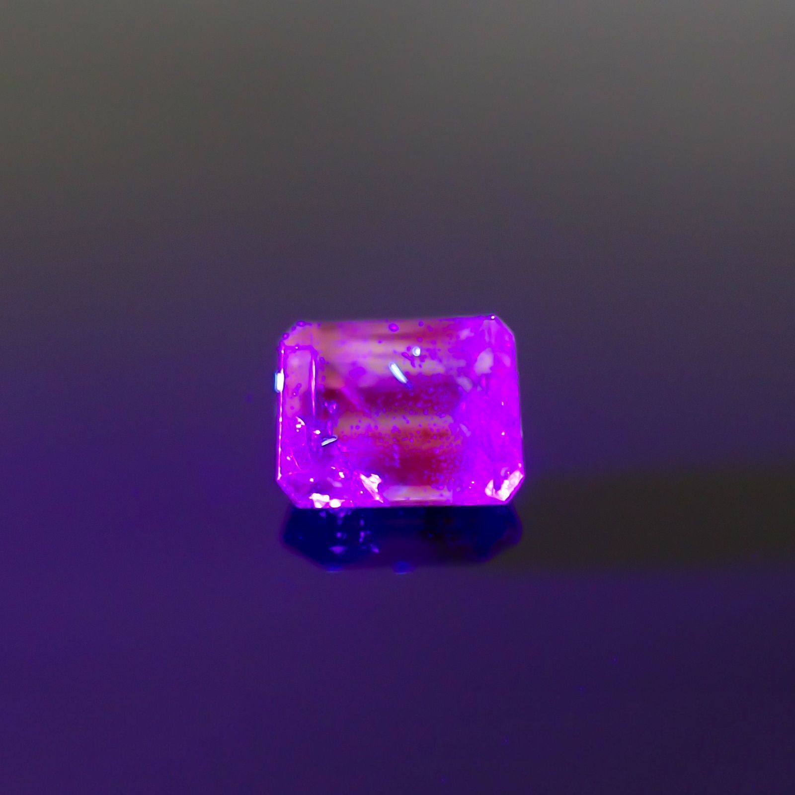 バイカラーツァボライト(宝石名グリーン グロッシュラー・ガーネット) タンザニア産 識別済 1.64ct / 7.1x5.4mm前後 [210711916]