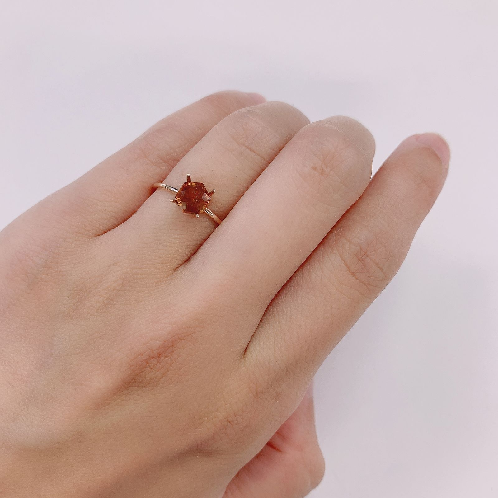 ◇ヘキサゴンカット◇ヘソナイトガーネット(宝石名ガーネット) スリランカ産 1.01ct 識別済[210812685]5.5×5.4mm前後