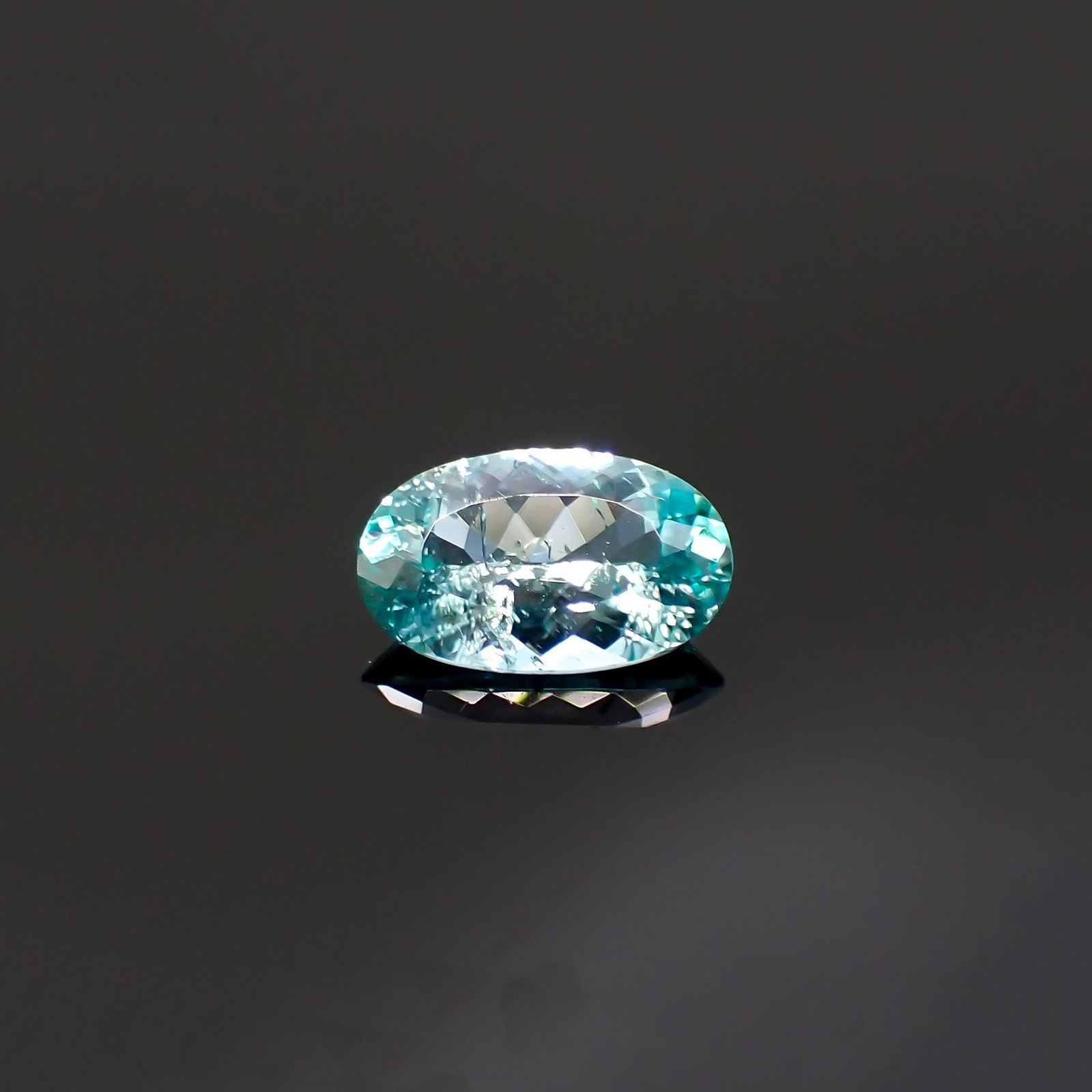 ユークレース(宝石名ユークレース)ブラジル産 ソ付(彩珠) 1.423ct / 9.7x6mm前後 [220616450]