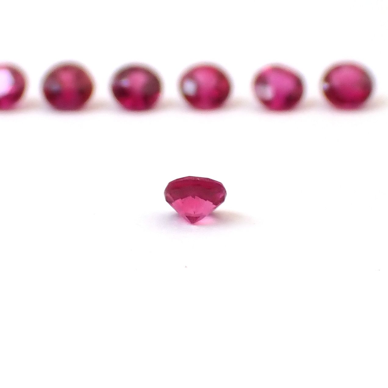 ルビー 7個セット タイ/モザンビーク産 0.39ct(7pcs合計) / 2.2x2.2mm前後 [260532282]