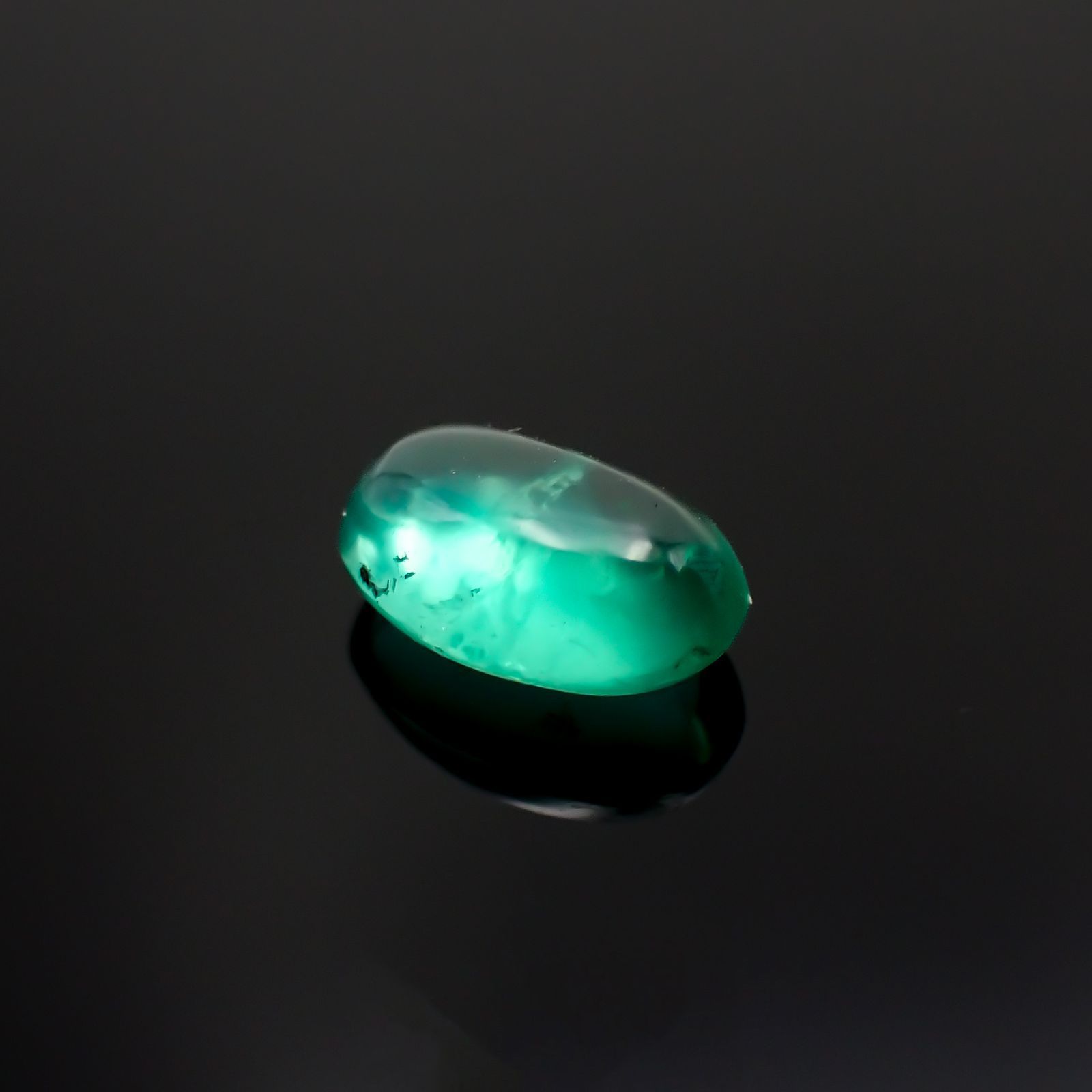 エメラルドキャッツアイ(宝石名エメラルド)コロンビア産 0.74ct 識別済[221018909]7x4.6mm前後