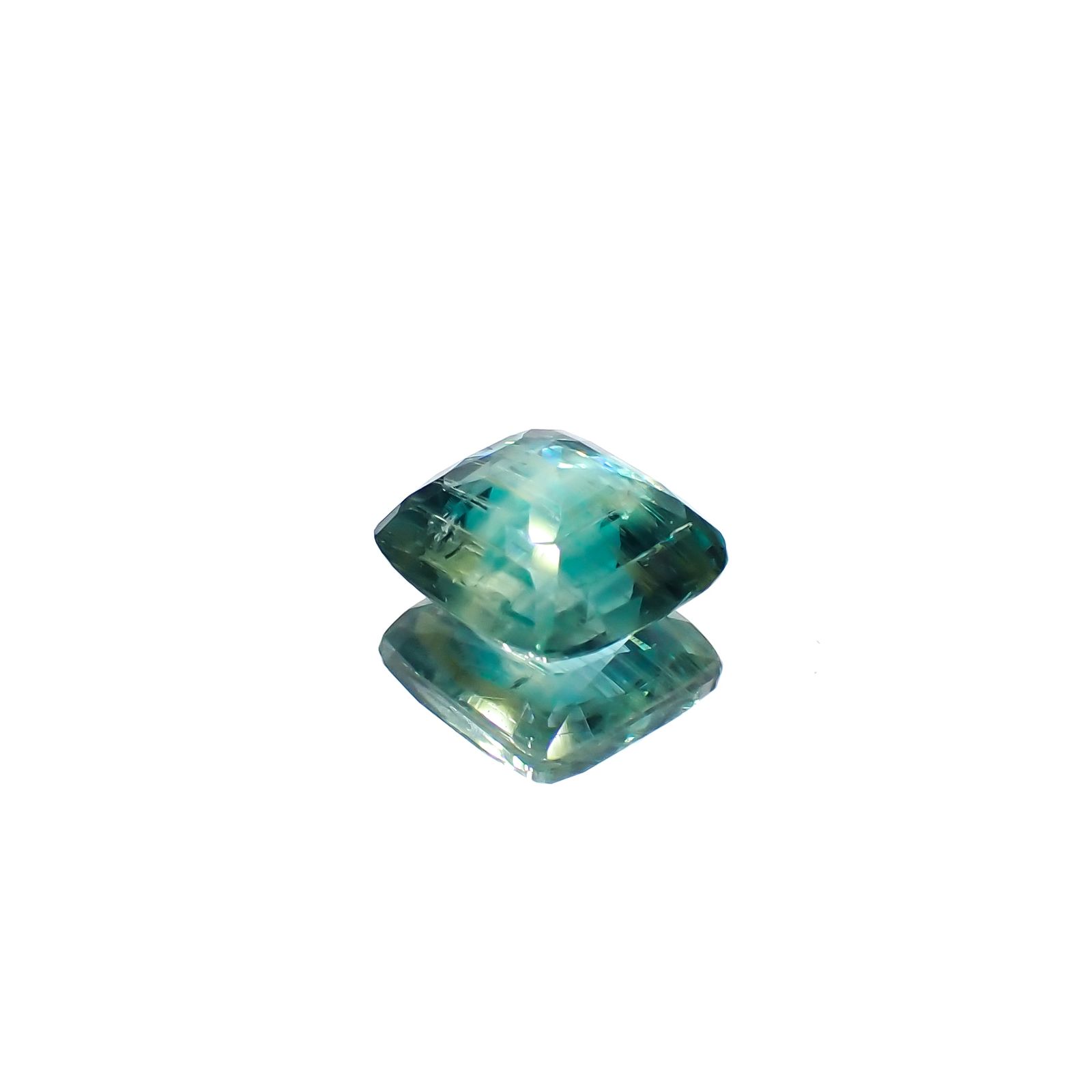 バイカラーカイヤナイト(宝石名カイヤナイト)ネパール産 2.53ct 識別済[240326693]7.8x7.2mm前後