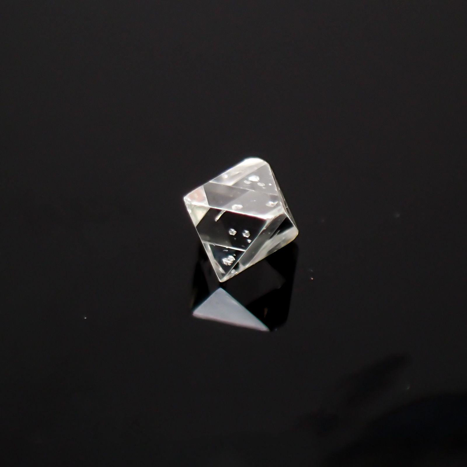 ソーヤブルダイヤモンド 原石 ロシア産 ルース 0.047ct[210410551]2.4×2.3mm前後