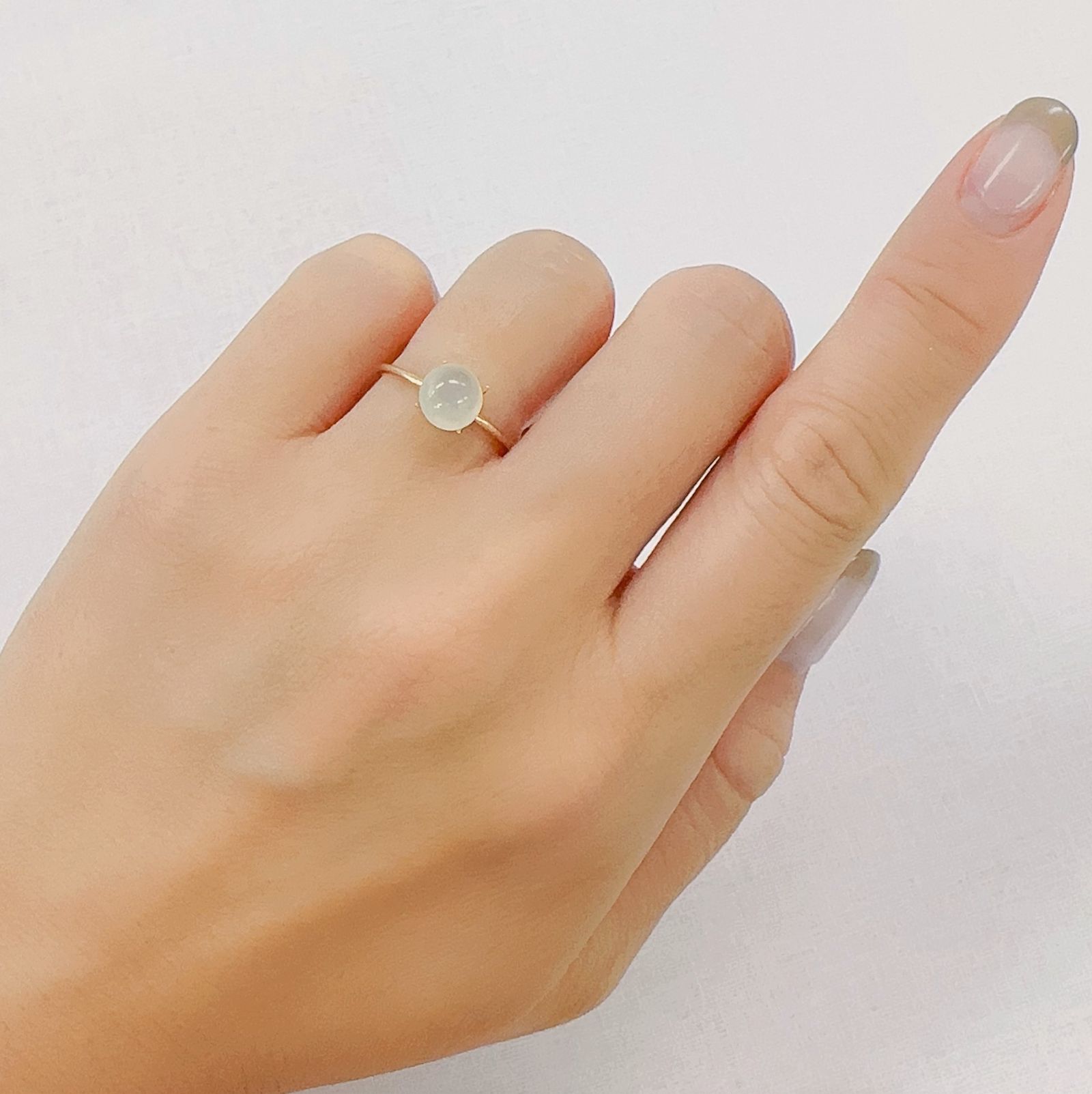 白翡翠(宝石名ホワイト・ジェダイト(翡翠))ビルマ産 1.468ct ソ付(彩珠)[230823225]7x6.7mm前後